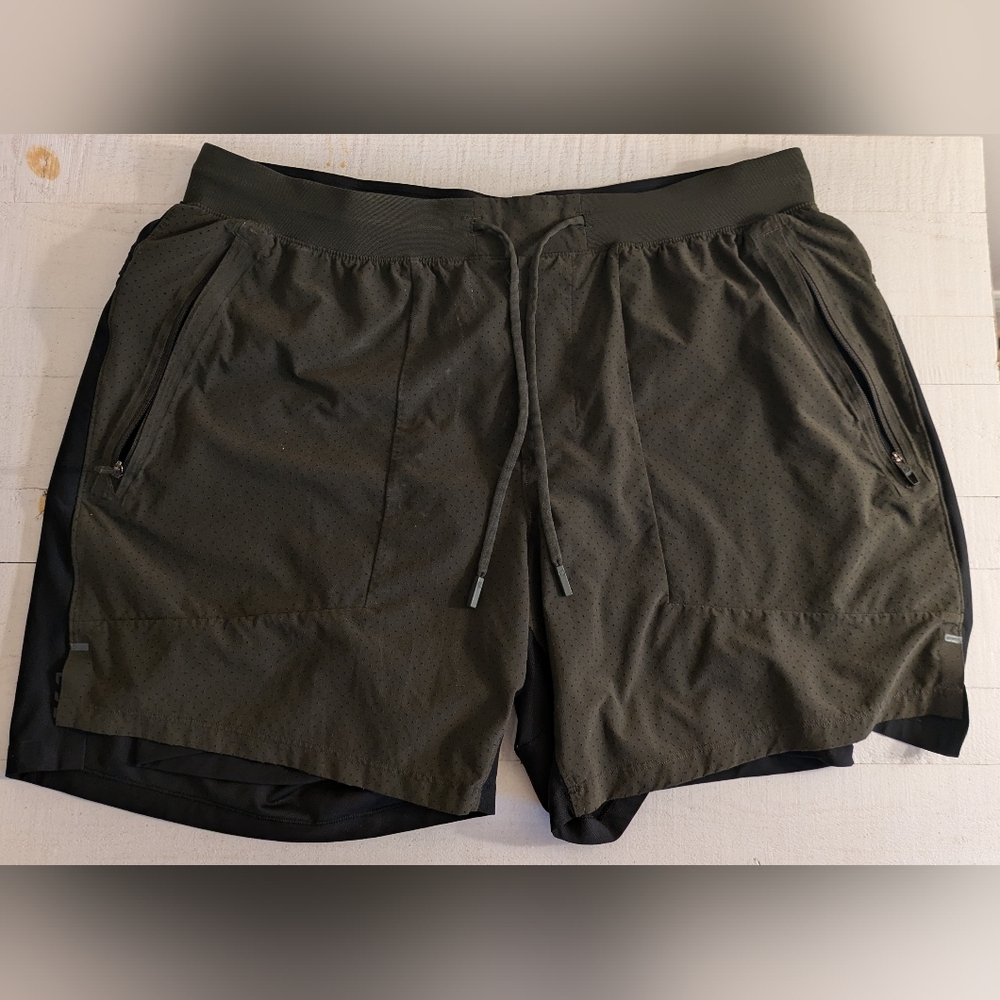 Lululemon shorts men’s large 867